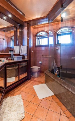 Casa de condomínio à venda com 650m², 3 quartos e 5 vagas Casa de condomínio à venda com 650m², 3 quartos e 5 vagasBanheiro Social