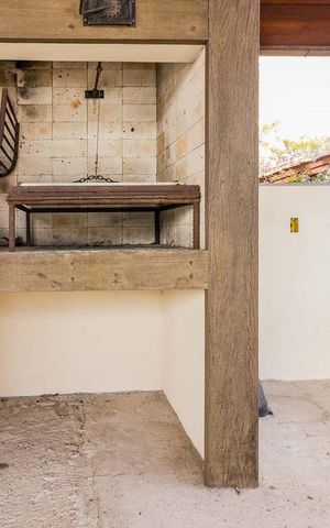 Casa de condomínio à venda com 650m², 3 quartos e 5 vagas Casa de condomínio à venda com 650m², 3 quartos e 5 vagasChurrasqueira
