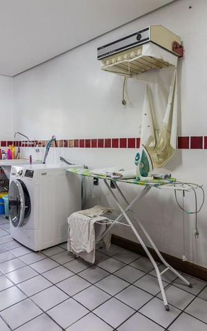 Casa de condomínio à venda com 650m², 3 quartos e 5 vagas Casa de condomínio à venda com 650m², 3 quartos e 5 vagasDetalhe da area de serviço