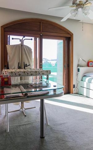 Casa de condomínio à venda com 650m², 3 quartos e 5 vagas Casa de condomínio à venda com 650m², 3 quartos e 5 vagasdormitorio2