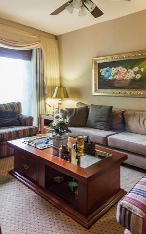 Casa de condomínio à venda com 650m², 3 quartos e 5 vagas Casa de condomínio à venda com 650m², 3 quartos e 5 vagasSala