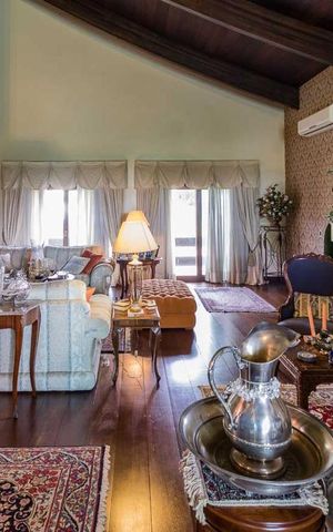 Casa de condomínio à venda com 650m², 3 quartos e 5 vagas Casa de condomínio à venda com 650m², 3 quartos e 5 vagasSala