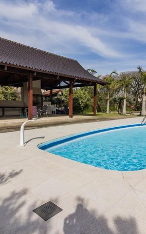 Casa de condomínio à venda com 650m², 3 quartos e 5 vagas Casa de condomínio à venda com 650m², 3 quartos e 5 vagasÁrea comum - Piscina