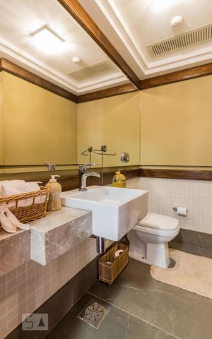 Casa de condomínio à venda com 650m², 3 quartos e 5 vagas Casa de condomínio à venda com 650m², 3 quartos e 5 vagasLavabo