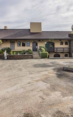 Casa de condomínio à venda com 650m², 3 quartos e 5 vagas Casa de condomínio à venda com 650m², 3 quartos e 5 vagasGaragem