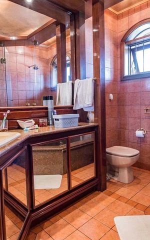 Casa de condomínio à venda com 650m², 3 quartos e 5 vagas Casa de condomínio à venda com 650m², 3 quartos e 5 vagasBanheiro Social