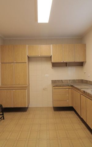 Casa à venda com 400m², 5 quartos e 4 vagasCozinha 