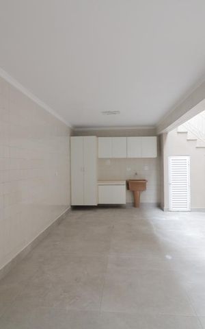 Casa à venda com 400m², 5 quartos e 4 vagasArea de serviço 