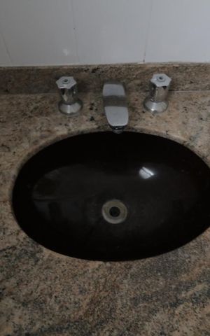 Casa à venda com 400m², 5 quartos e 4 vagasBanheiro Social - pia