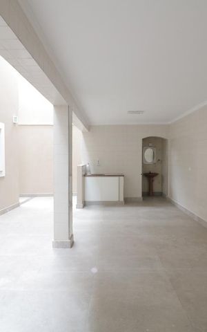 Casa à venda com 400m², 5 quartos e 4 vagasArea de serviço 