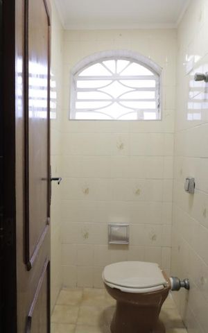 Casa à venda com 400m², 5 quartos e 4 vagasBanheiro de Serviço