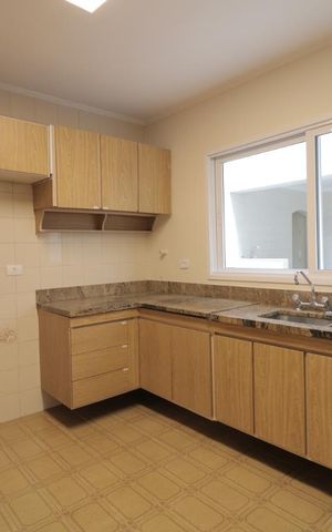 Casa à venda com 400m², 5 quartos e 4 vagasCozinha 