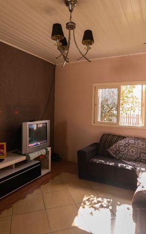 Casa à venda com 100m², 3 quartos e 2 vagas Casa à venda com 100m², 3 quartos e 2 vagasSala