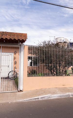 Casa à venda com 100m², 3 quartos e 2 vagas Casa à venda com 100m², 3 quartos e 2 vagasFachada
