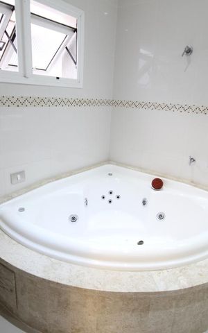 Casa à venda com 350m², 3 quartos e 4 vagasSuíte