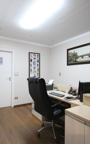 Casa à venda com 350m², 3 quartos e 4 vagasEscritório