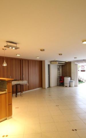 Casa à venda com 350m², 3 quartos e 4 vagasGaragem