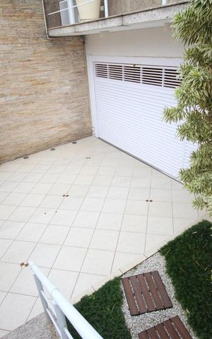 Casa à venda com 350m², 3 quartos e 4 vagasQuintal frente