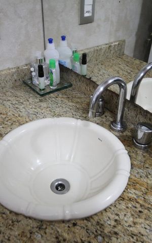 Casa à venda com 350m², 3 quartos e 4 vagasSuíte fundos