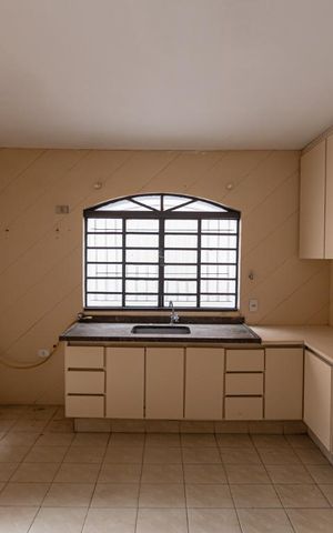 Casa à venda com 262m², 4 quartos e 2 vagas Casa à venda com 262m², 4 quartos e 2 vagasCozinha