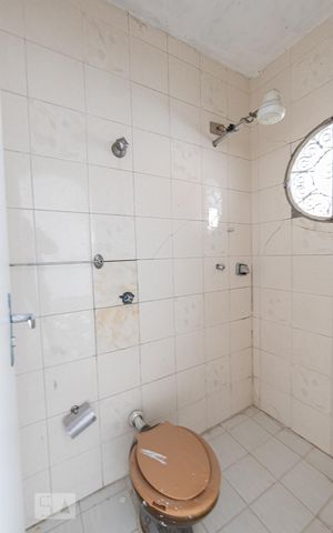 Casa à venda com 262m², 4 quartos e 2 vagas Casa à venda com 262m², 4 quartos e 2 vagasBanheiro de Serviço