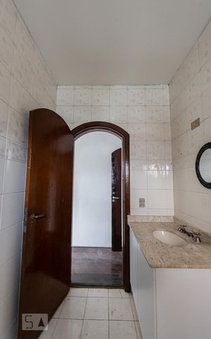 Casa à venda com 262m², 4 quartos e 2 vagas Casa à venda com 262m², 4 quartos e 2 vagasBanheiro Suite