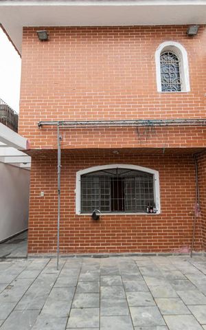 Casa à venda com 262m², 4 quartos e 2 vagas Casa à venda com 262m², 4 quartos e 2 vagasÁrea Externa