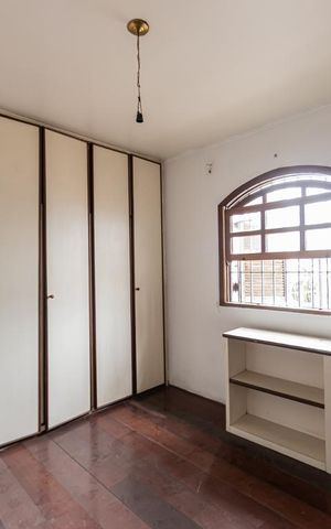 Casa à venda com 262m², 4 quartos e 2 vagas Casa à venda com 262m², 4 quartos e 2 vagasSuite Americana