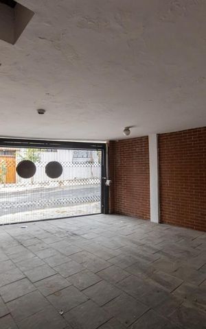 Casa à venda com 262m², 4 quartos e 2 vagas Casa à venda com 262m², 4 quartos e 2 vagasGaragem