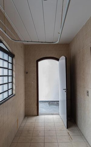 Casa à venda com 262m², 4 quartos e 2 vagas Casa à venda com 262m², 4 quartos e 2 vagasÁrea de Serviço