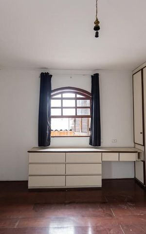 Casa à venda com 262m², 4 quartos e 2 vagas Casa à venda com 262m², 4 quartos e 2 vagasQuarto 1