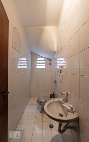 Casa à venda com 262m², 4 quartos e 2 vagas Casa à venda com 262m², 4 quartos e 2 vagasLavabo