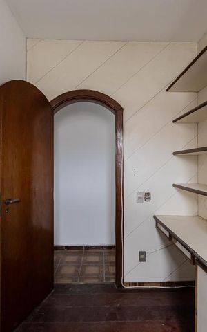 Casa à venda com 262m², 4 quartos e 2 vagas Casa à venda com 262m², 4 quartos e 2 vagasEscritório