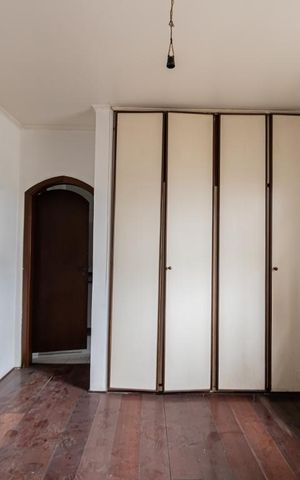 Casa à venda com 262m², 4 quartos e 2 vagas Casa à venda com 262m², 4 quartos e 2 vagasSuite Americana