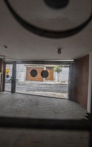 Casa à venda com 262m², 4 quartos e 2 vagas Casa à venda com 262m², 4 quartos e 2 vagasVista Sala