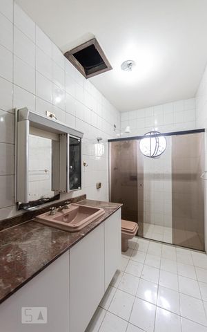 Casa à venda com 262m², 4 quartos e 2 vagas Casa à venda com 262m², 4 quartos e 2 vagasBanheiro Suite Americana