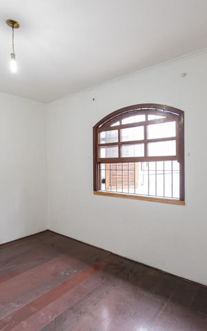 Casa à venda com 262m², 4 quartos e 2 vagas Casa à venda com 262m², 4 quartos e 2 vagasSuite