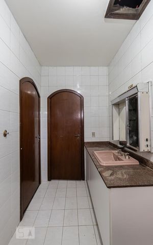 Casa à venda com 262m², 4 quartos e 2 vagas Casa à venda com 262m², 4 quartos e 2 vagasBanheiro Suite Americana