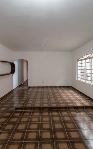 Casa à venda com 262m², 4 quartos e 2 vagas Casa à venda com 262m², 4 quartos e 2 vagasSala