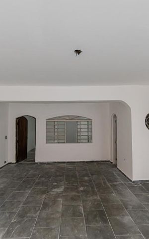 Casa à venda com 262m², 4 quartos e 2 vagas Casa à venda com 262m², 4 quartos e 2 vagasÁrea Coberta