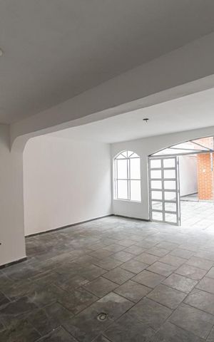 Casa à venda com 262m², 4 quartos e 2 vagas Casa à venda com 262m², 4 quartos e 2 vagasÁrea Coberta