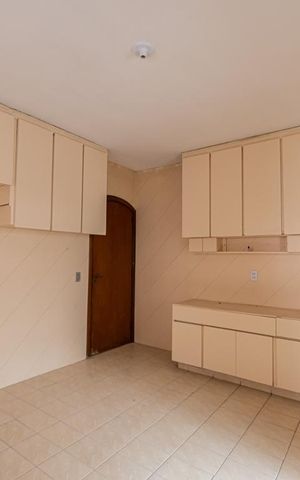 Casa à venda com 262m², 4 quartos e 2 vagas Casa à venda com 262m², 4 quartos e 2 vagasCozinha