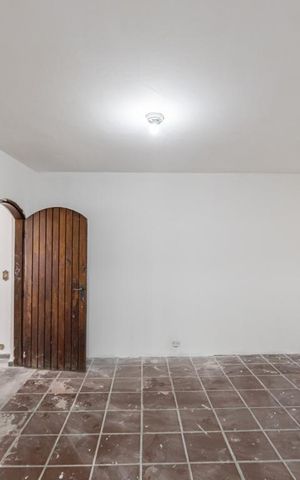 Casa à venda com 262m², 4 quartos e 2 vagas Casa à venda com 262m², 4 quartos e 2 vagasQuarto de Serviço