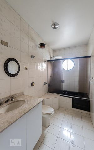 Casa à venda com 262m², 4 quartos e 2 vagas Casa à venda com 262m², 4 quartos e 2 vagasBanheiro Suite