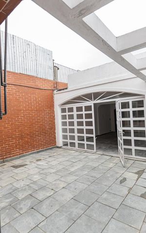 Casa à venda com 262m², 4 quartos e 2 vagas Casa à venda com 262m², 4 quartos e 2 vagasÁrea Externa