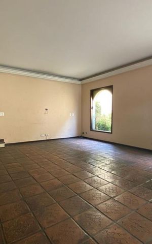 Casa para alugar com 420m², 4 quartos e 5 vagas Casa para alugar com 420m², 4 quartos e 5 vagasSala