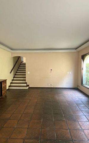Casa para alugar com 420m², 4 quartos e 5 vagas Casa para alugar com 420m², 4 quartos e 5 vagasSala