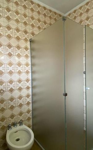 Casa para alugar com 420m², 4 quartos e 5 vagas Casa para alugar com 420m², 4 quartos e 5 vagasBanheiro