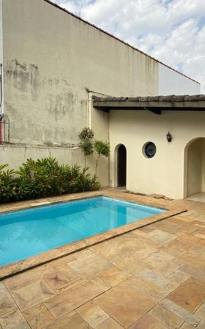 Casa para alugar com 420m², 4 quartos e 5 vagas Casa para alugar com 420m², 4 quartos e 5 vagasQuintal