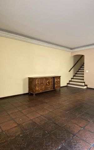 Casa para alugar com 420m², 4 quartos e 5 vagas Casa para alugar com 420m², 4 quartos e 5 vagasSala
